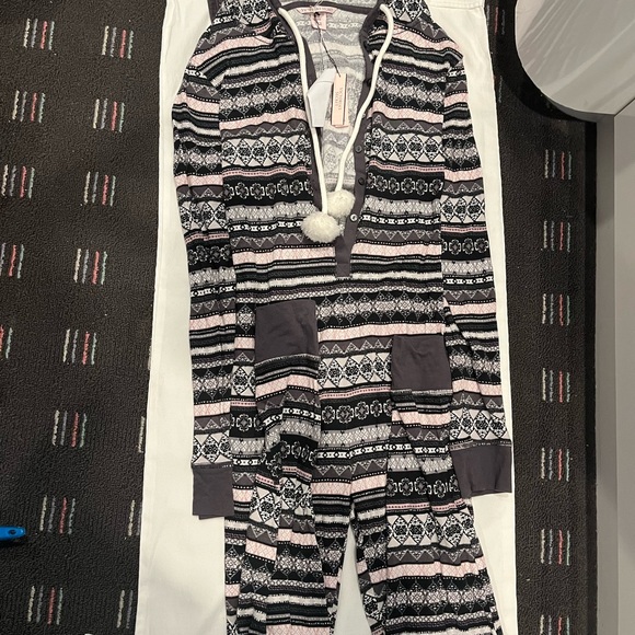 NWT Victorias Secret Pink Gray Thermal Onesie Size Small Holiday - Picture 2 of 4